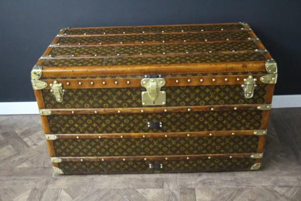 Trunk in Monogram from Louis Vuitton, 1920s-YF-2040231