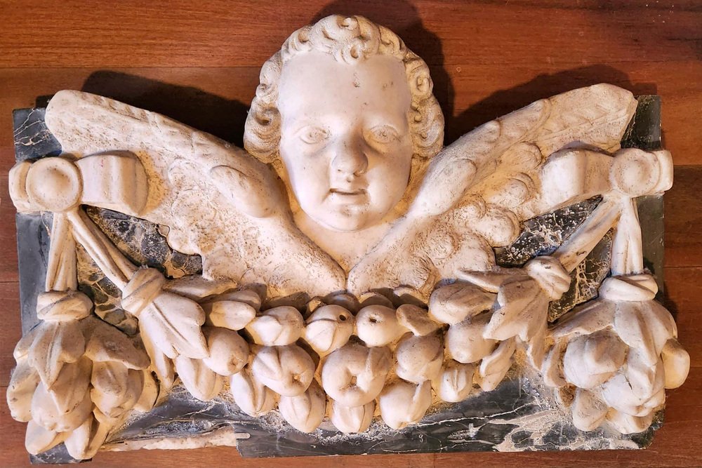 Tuscan Artist, Happy Angel with Fruit Garland, 18th Century, Marble Sculpture