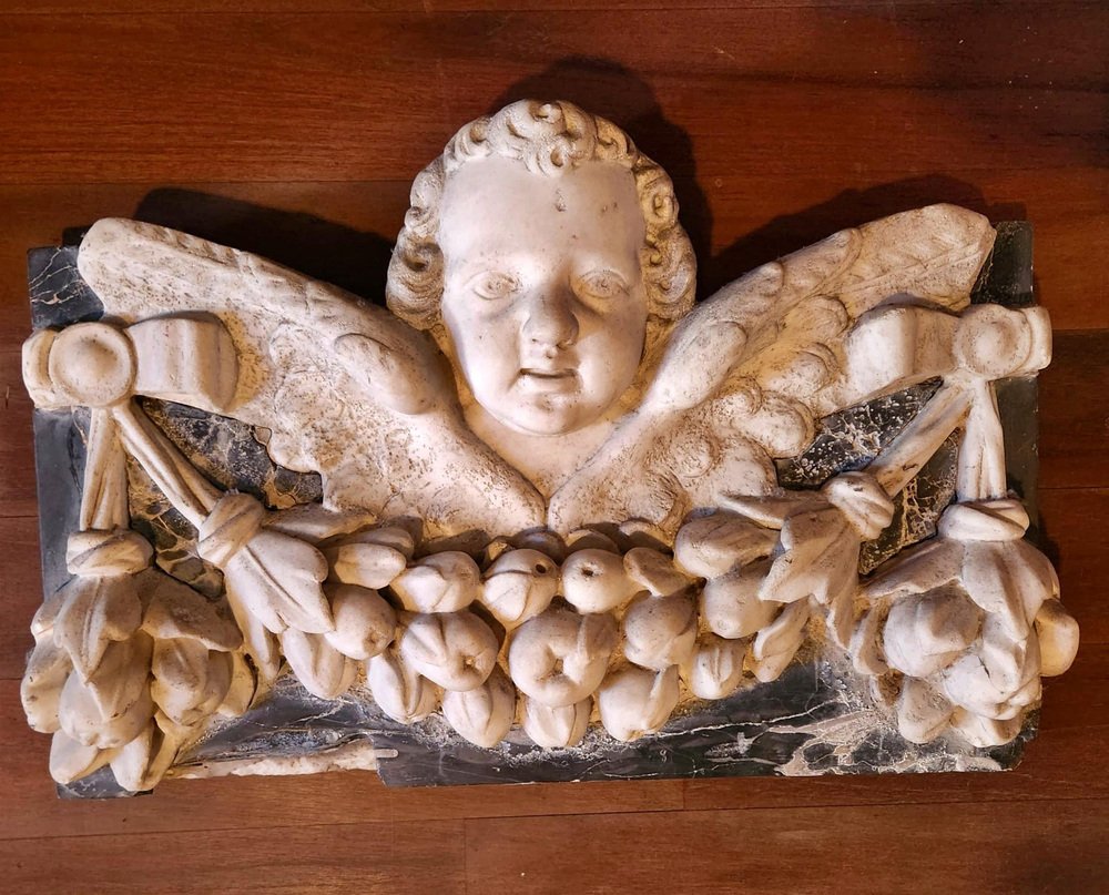 Tuscan Artist, Happy Angel with Fruit Garland, 18th Century, Marble Sculpture