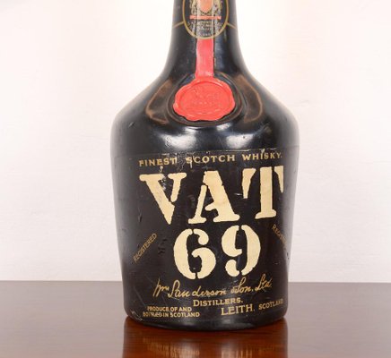 Vat 69 Blended Scotch Whisky Lamp-VT-846556