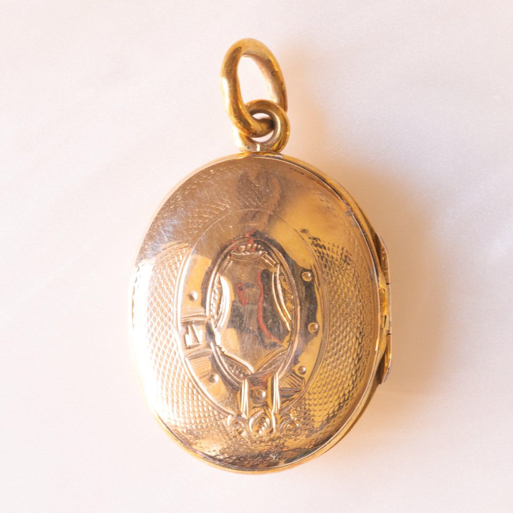 Victorian Oval-Shaped Photo Pendant with 9k Yellow Gold Foil on Metal and with Cross Decorated with Blue Enamel, Early 20th Century