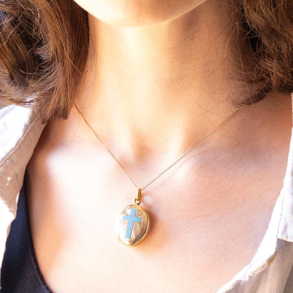 Victorian Oval-Shaped Photo Pendant with 9k Yellow Gold Foil on Metal and with Cross Decorated with Blue Enamel, Early 20th Century