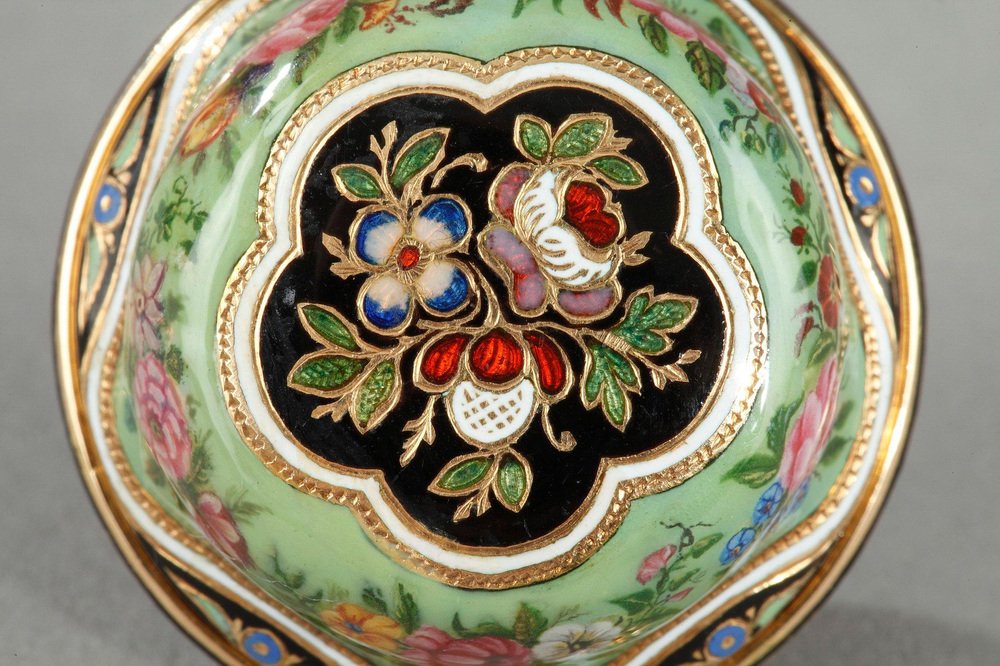 Vinaigrette in Gold with Enamel and Precious Stones