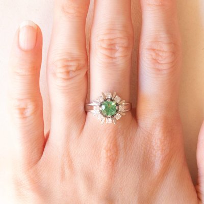 Vintage 14k White Gold Daisy Ring with Green Tourmaline and Brilliant Cut Diamonds, 1970s-PPA-2022344