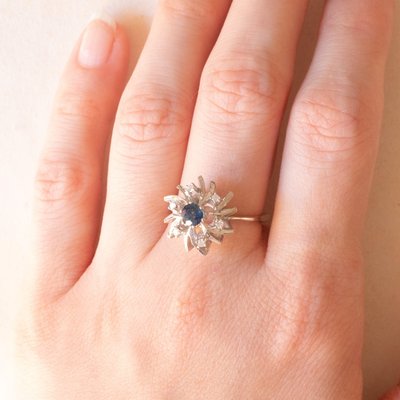 Vintage 14k White Gold Daisy Ring with Sapphire and Brilliant Cut Diamonds, 1980s-PPA-2022343