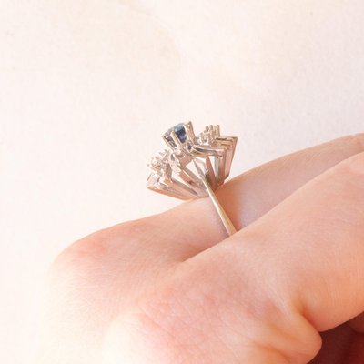 Vintage 14k White Gold Daisy Ring with Sapphire and Brilliant Cut Diamonds, 1980s-PPA-2022343