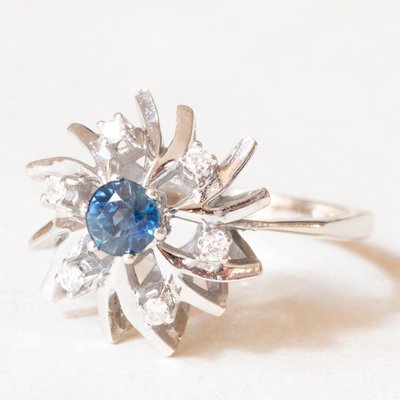 Vintage 14k White Gold Daisy Ring with Sapphire and Brilliant Cut Diamonds, 1980s-PPA-2022343