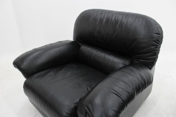 Vintage Black Leather Lounge Chairs, 1970s, Set of 2-ZQ-831491