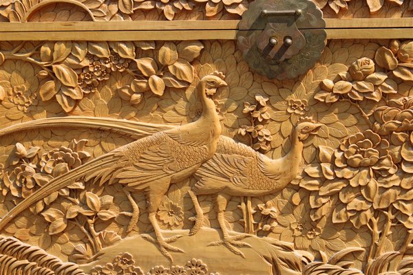 Vintage Hand Carved Maple Chest Trunk with Peacocks Birds and Lotus Flower, 1940s-EH-733733