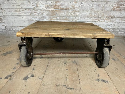 Vintage Industrial Coffe Table-GUH-1774356