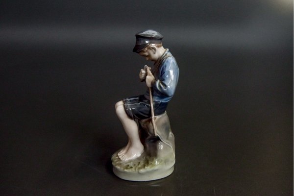 Vintage Nr. 905 Boy Curving a Stick Figurine from Royal Copenhagen, 1960s-BXB-717270