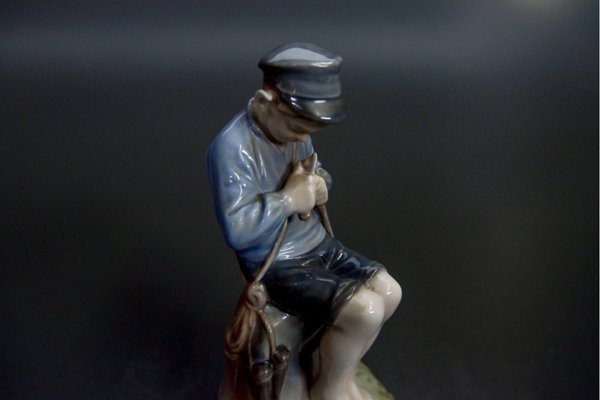 Vintage Nr. 905 Boy Curving a Stick Figurine from Royal Copenhagen, 1960s-BXB-717270