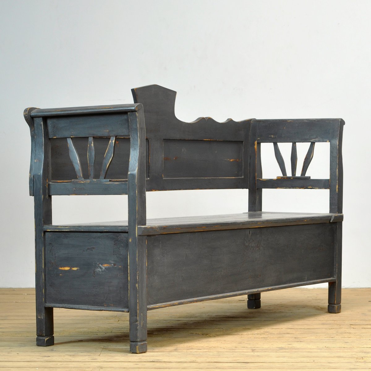 Vintage Pine Bench, 1925