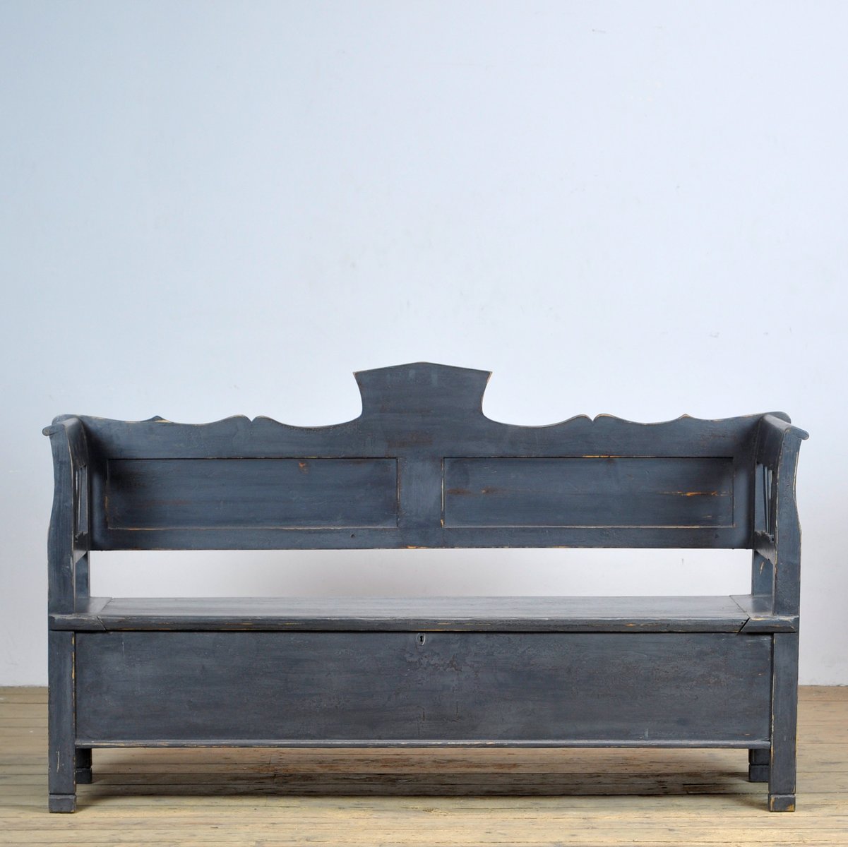 Vintage Pine Bench, 1925