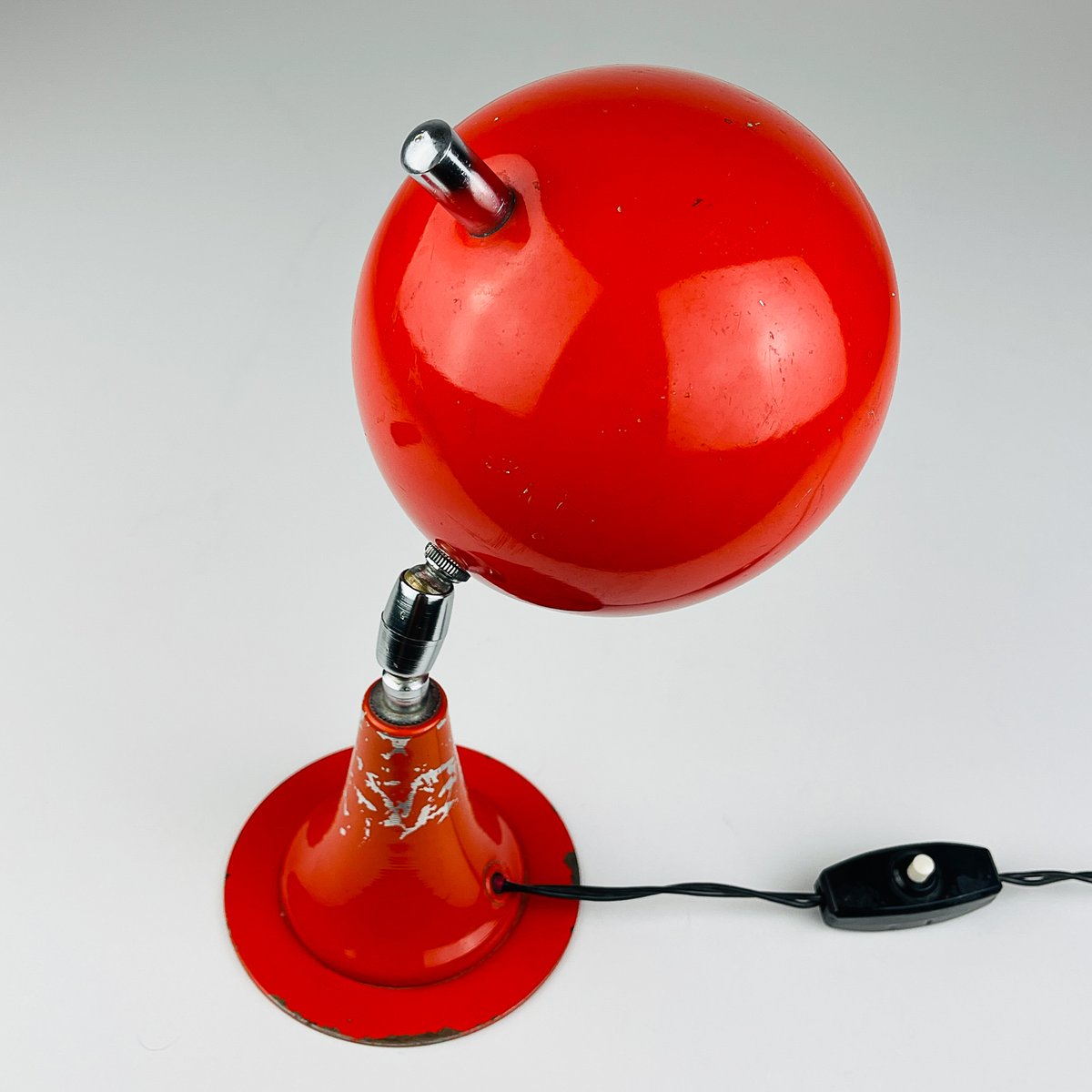 Vintage Red Metal Desk Lamp Eyeball, Italy, 1970s