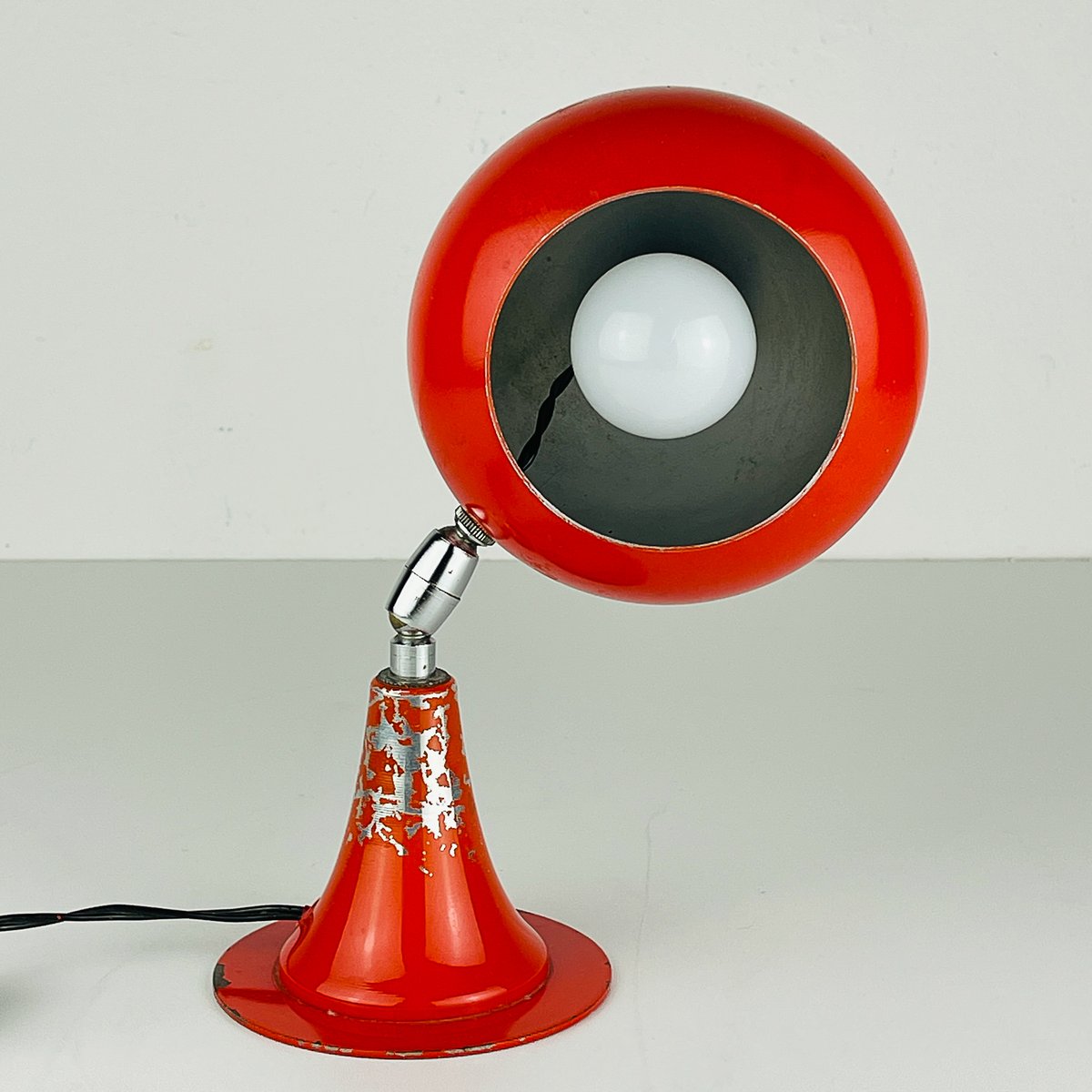 Vintage Red Metal Desk Lamp Eyeball, Italy, 1970s