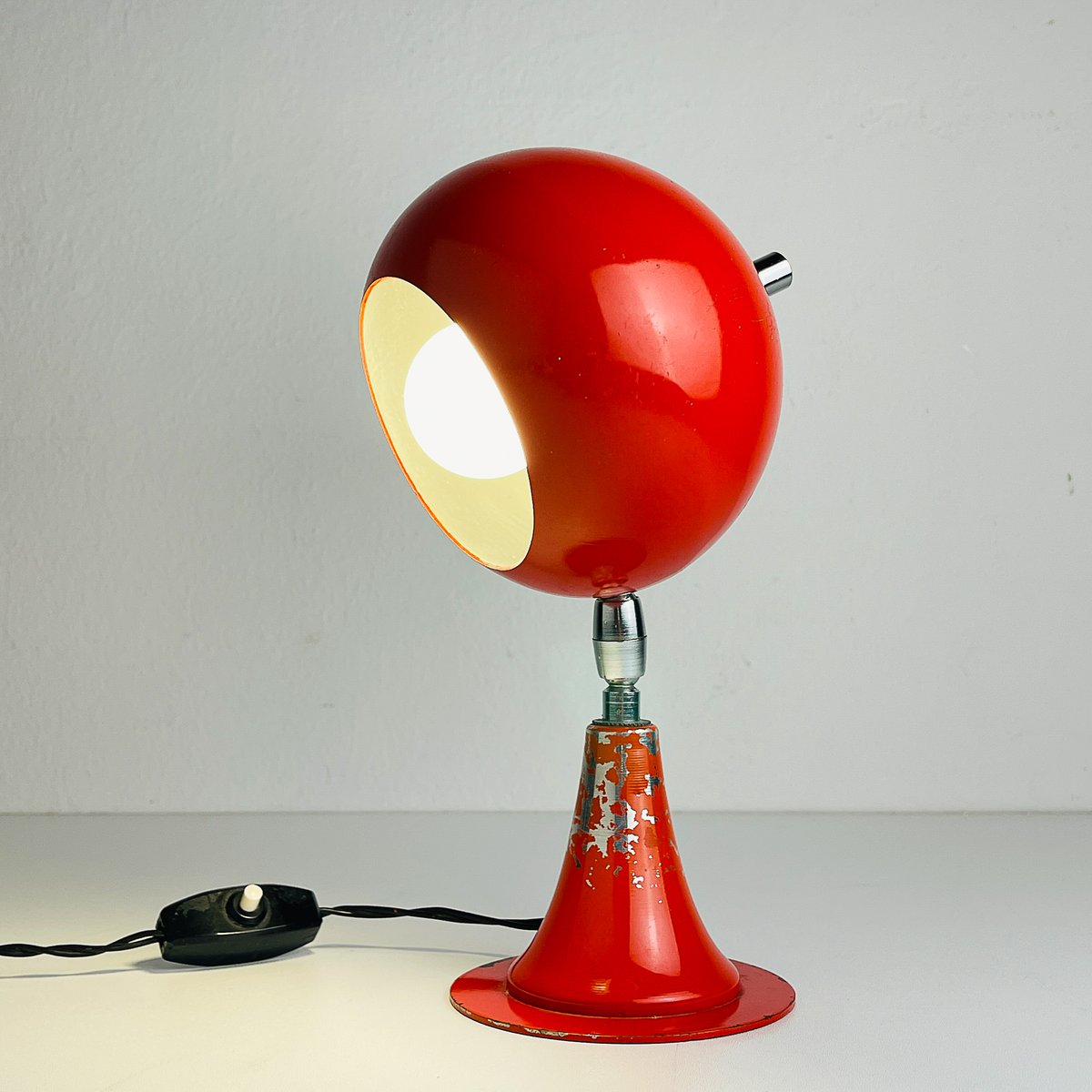 Vintage Red Metal Desk Lamp Eyeball, Italy, 1970s