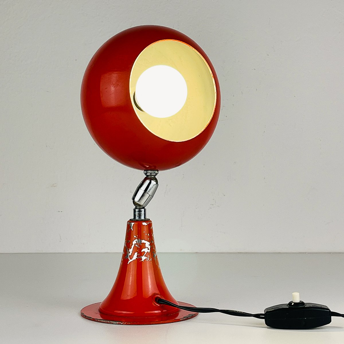 Vintage Red Metal Desk Lamp Eyeball, Italy, 1970s