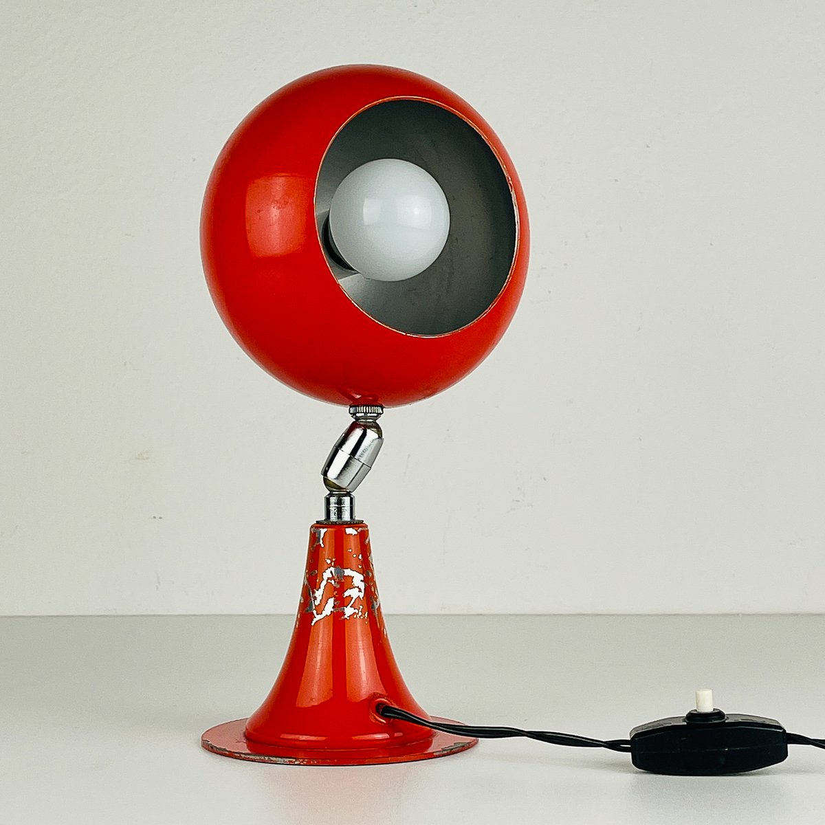 Vintage Red Metal Desk Lamp Eyeball, Italy, 1970s