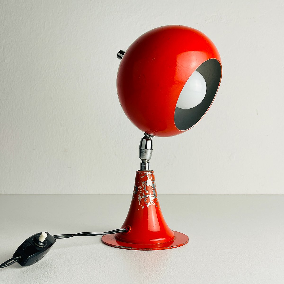 Vintage Red Metal Desk Lamp Eyeball, Italy, 1970s