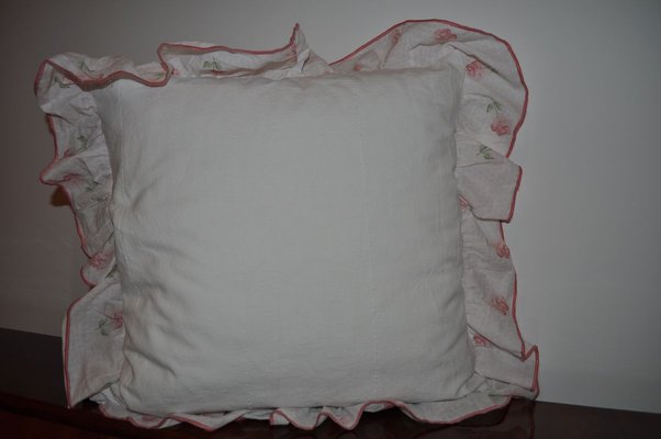 Vintage Rose Patterned Ruffled Cushion-OXJ-883561