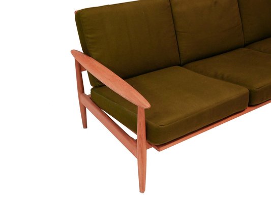 Vintage Sofa in the style of Hans J. Wegner-OGU-1287045