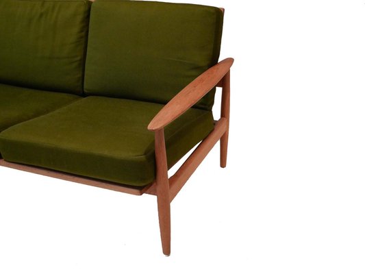 Vintage Sofa in the style of Hans J. Wegner-OGU-1287045