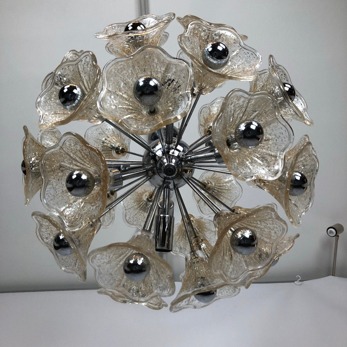 Vintage Sputnik Chandelier with 35 Glass Flowers from Venini, 1970s