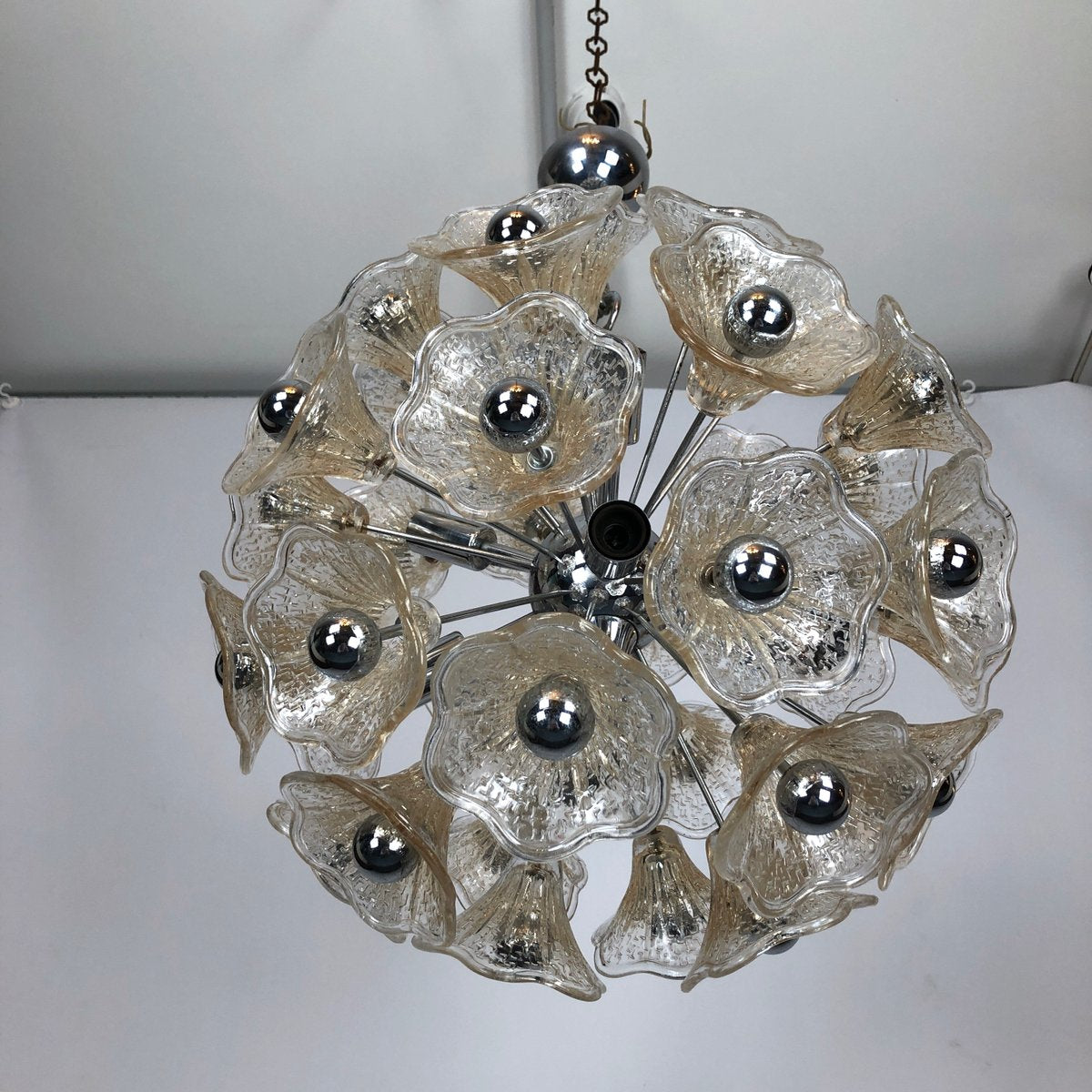 Vintage Sputnik Chandelier with 35 Glass Flowers from Venini, 1970s