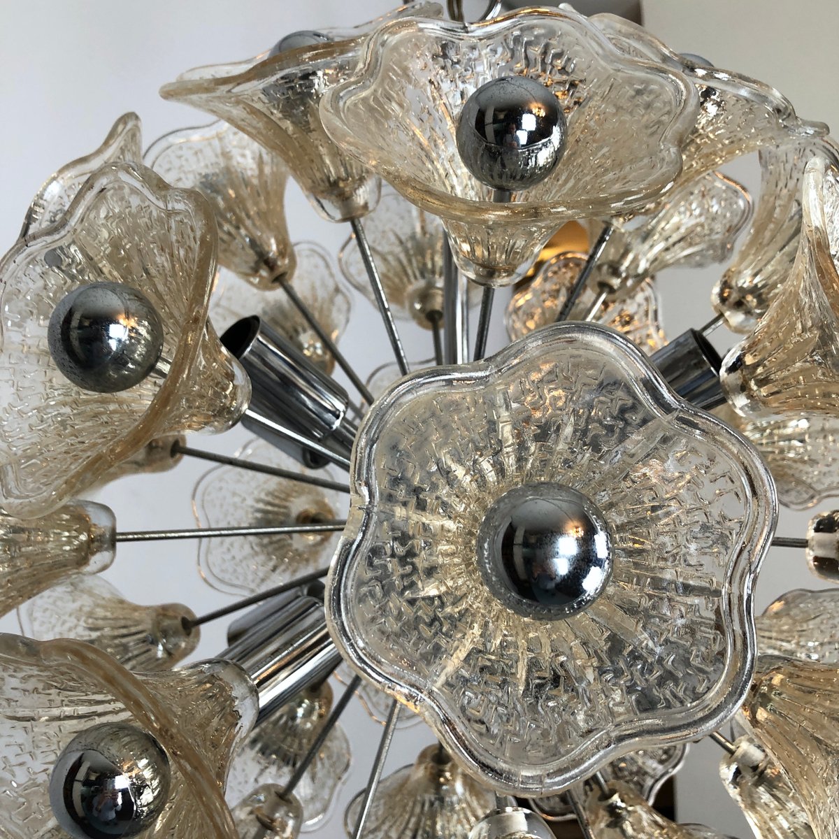 Vintage Sputnik Chandelier with 35 Glass Flowers from Venini, 1970s