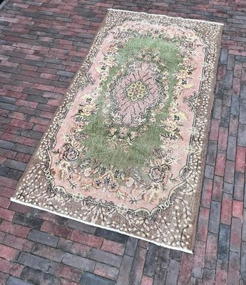 Vintage Usak Rug in Green and Pink-ORQ-1425055