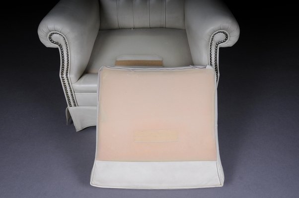 Vintage White Leather Chesterfield Armchair-FLW-1402096