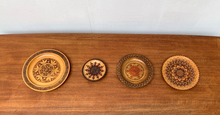 Vintage Wooden Wall Plates, Set of 4-UAH-1313369