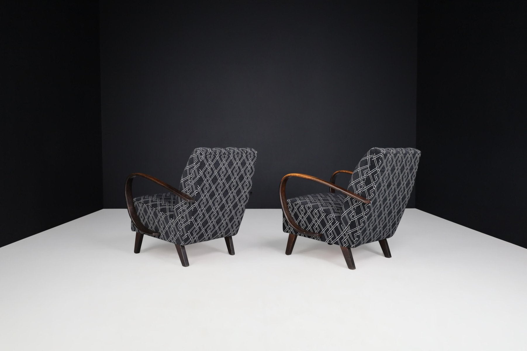 Vitage Patinated Bentwood Lounge Chairs by Jindrich Halabala, 1940s, Set of 2