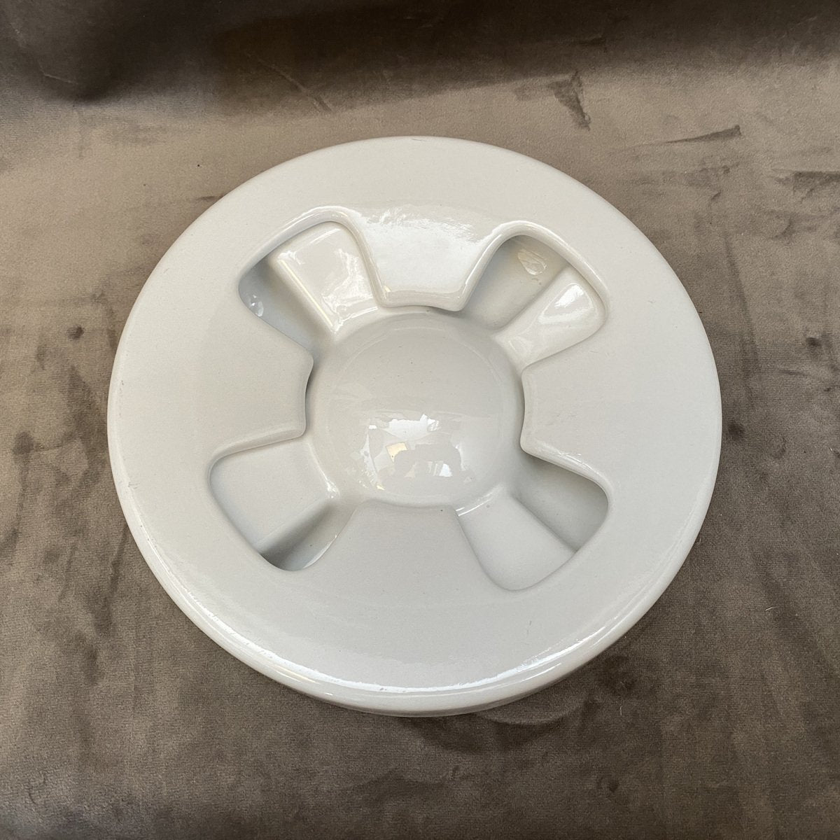 White Ceramic Ashtray by Mangiarotti for Brambilla, 1970s