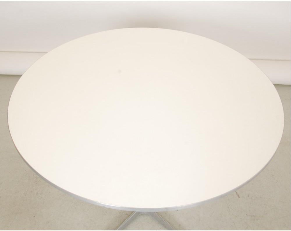 White Circular Cafe Table by Arne Jacobsen for Fritz Hansen, 2000s