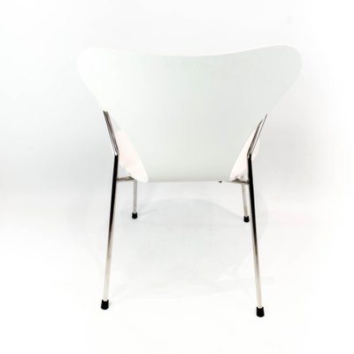 White Model 3207 Chair with Armrests by Arne Jacobsen and Fritz Hansen-UY-999256