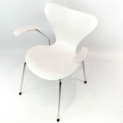 White Model 3207 Chair with Armrests by Arne Jacobsen and Fritz Hansen-UY-999256