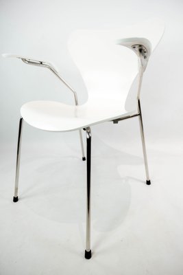 White Model 3207 Chair with Armrests by Arne Jacobsen and Fritz Hansen-UY-999256