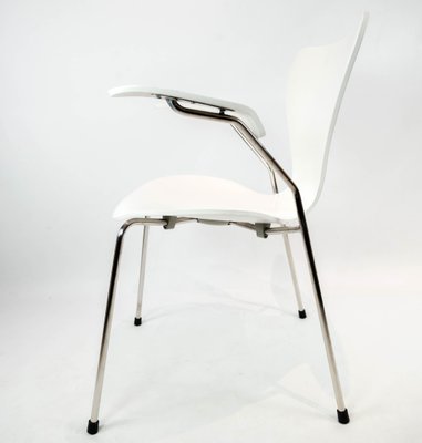 White Model 3207 Chair with Armrests by Arne Jacobsen and Fritz Hansen-UY-999256