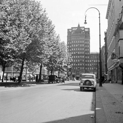 Wilhelm Marx Skyscraper at Duesseldorf City Centre, Germany 1937-DYV-995291