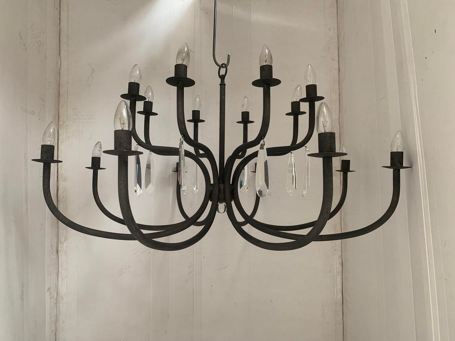 Wrought Iron Florentine Art 20-Light Chandelier in Matte Black Metal from Simoeng