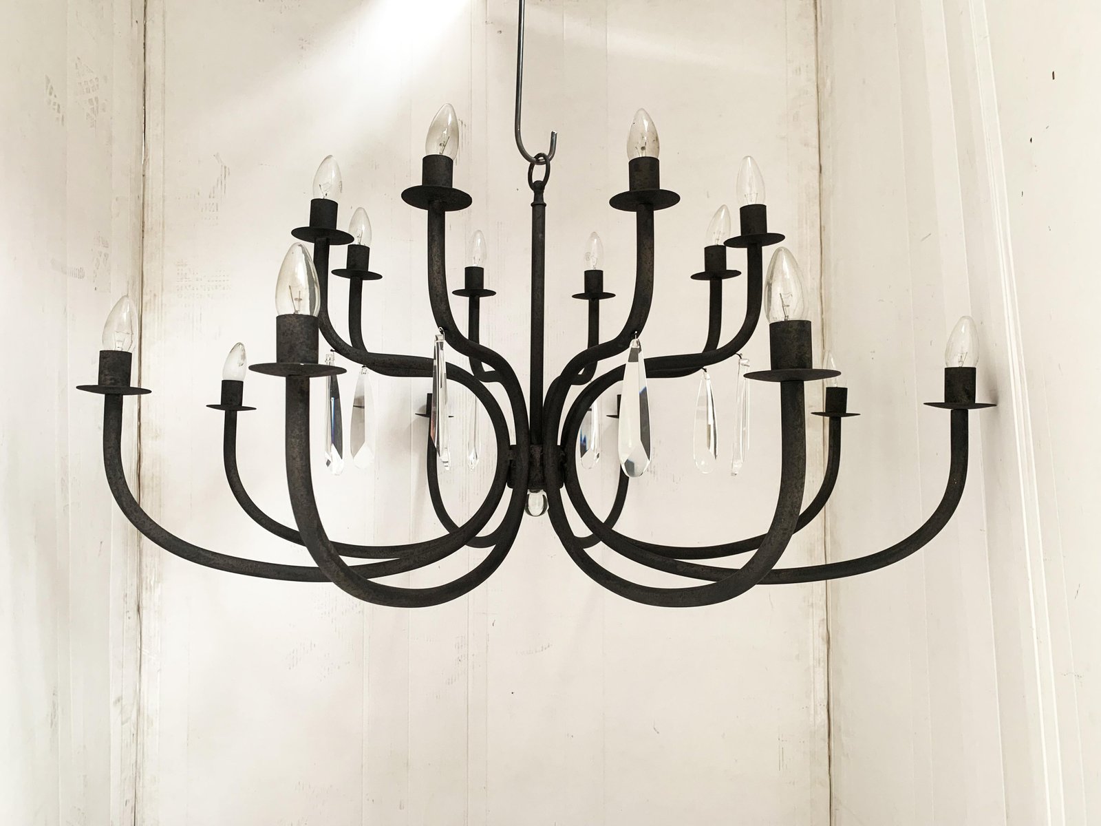 Wrought Iron Florentine Art 20-Light Chandelier in Matte Black Metal from Simoeng