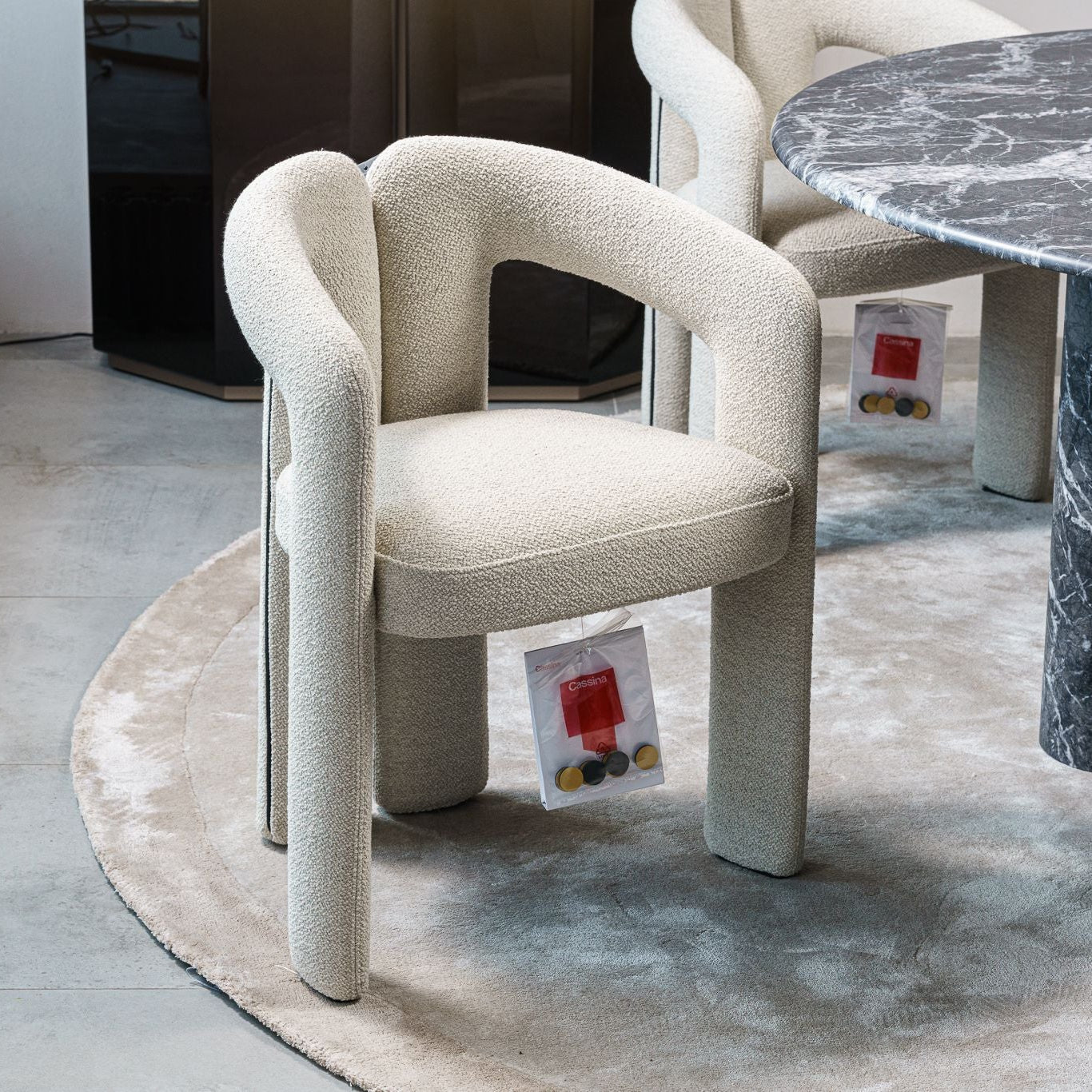 [해외재고-3개월 예상] 두뎃 - 풀리 패디드 암체어