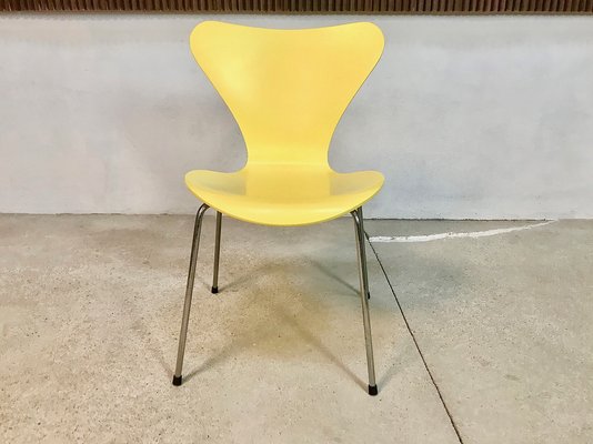 Yellow Danish Series 7 Stackable Model 3107 Dining or Desk Chair by Arne Jacobsen for Fritz Hansen, 1955-JP-948897