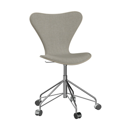 Series 7™ - 3117, Front Upholstered by Fritz Hansen