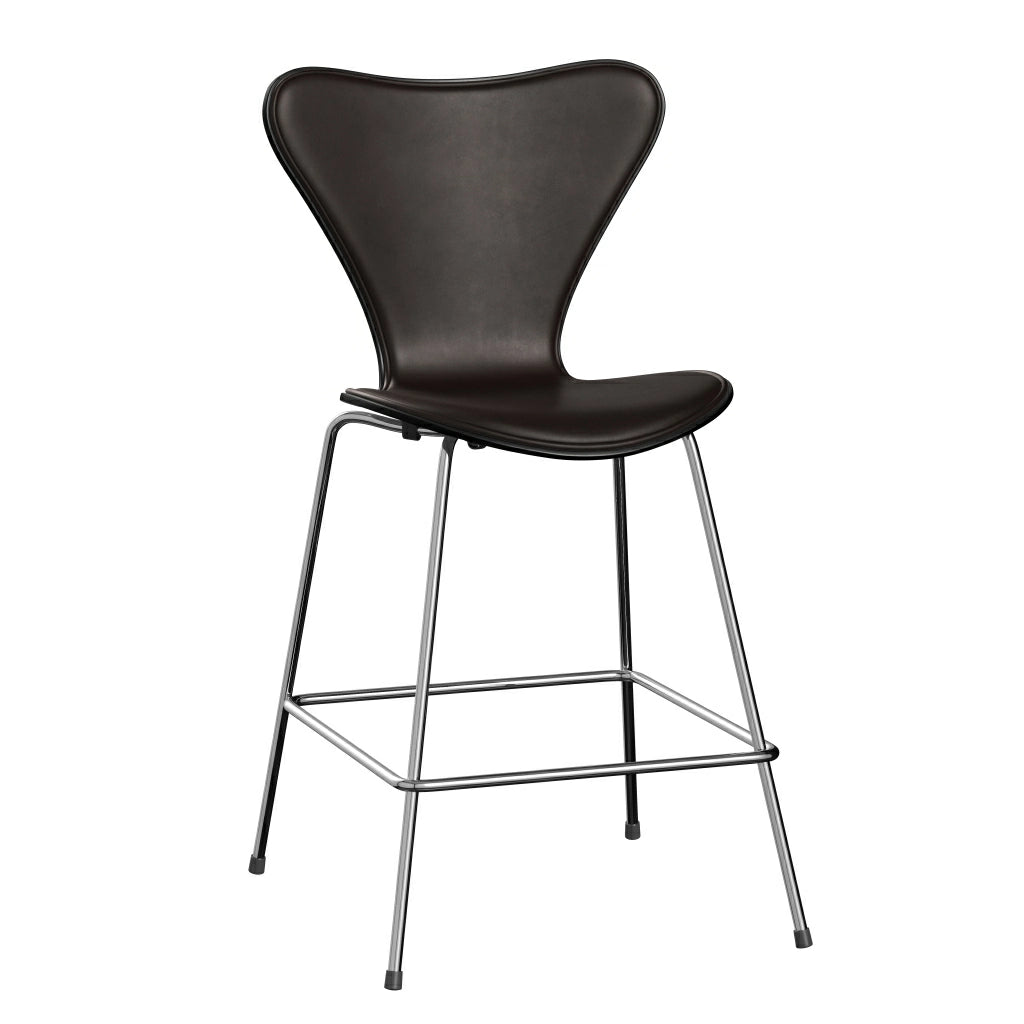 Series 7™ - 3187, Front Upholstered by Fritz Hansen