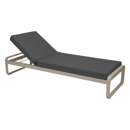 BELLEVIE PREMIUM SUNLOUNGER by Fermob
