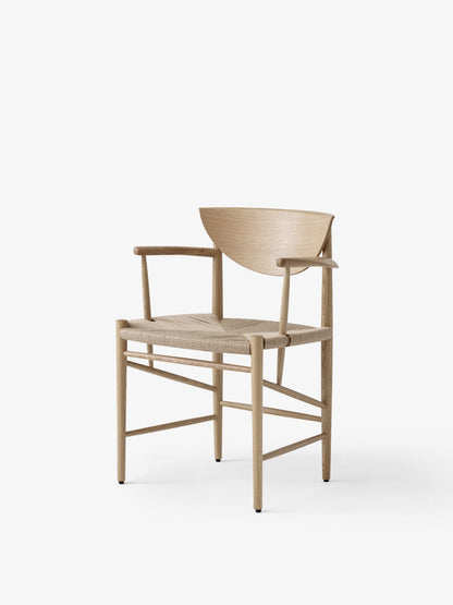 Drawn Chair w. armrest HM4 by &tradition