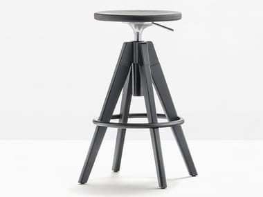 ARKI-STOOL ARKW6 - Swivel oak stool with gas lift by Pedrali